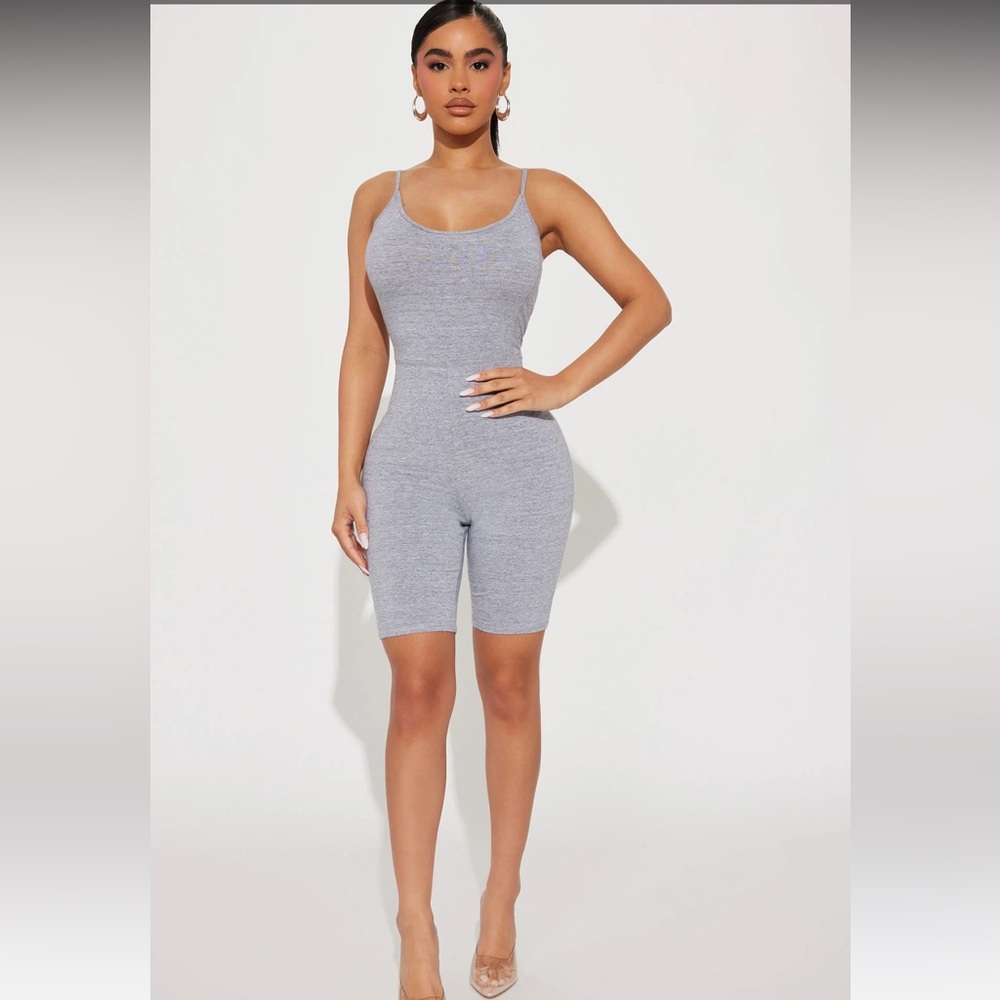 Fashion Nova Frankie Romper - Heather Grey Gray
Size: Large Women’s